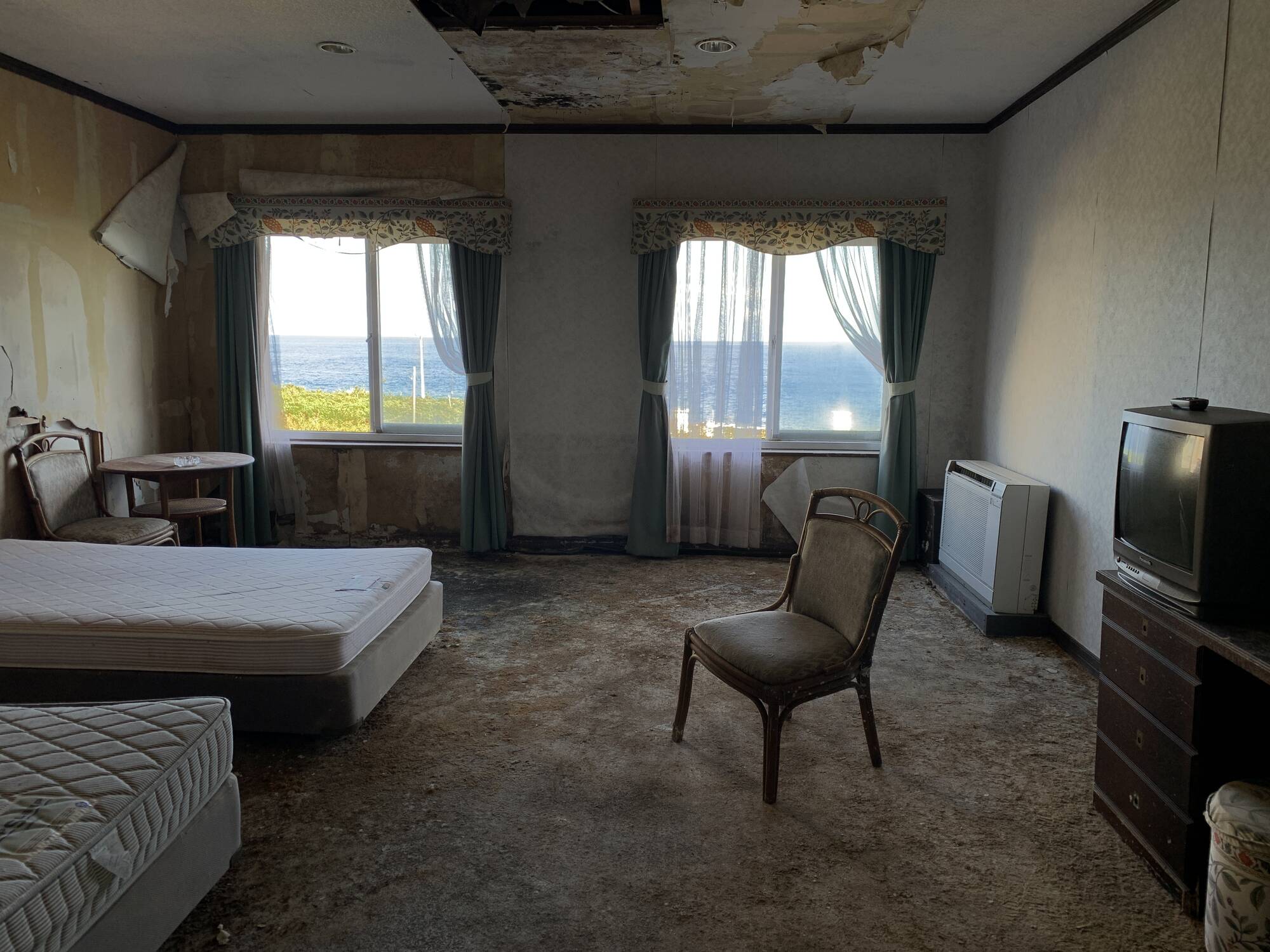 A room with a view of the Pacific Ocean